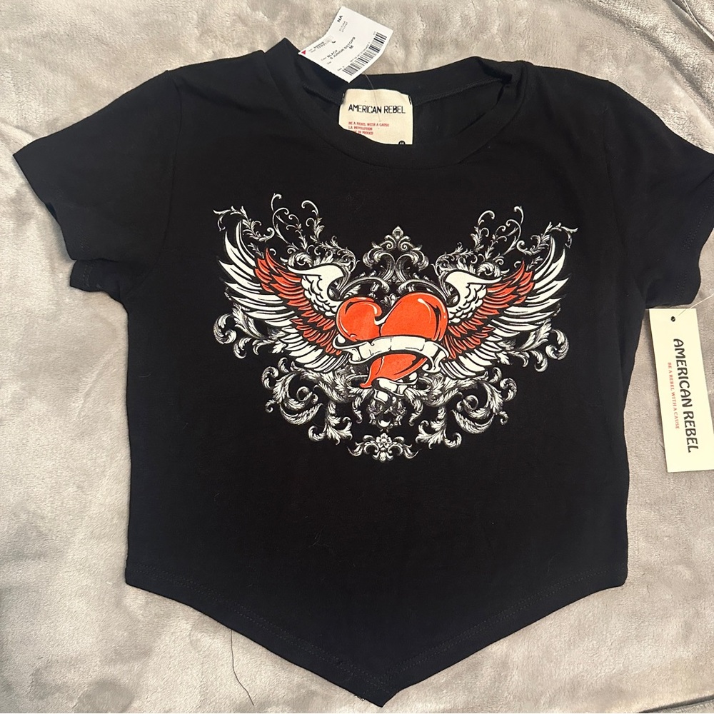 American Rebel Rebellious Heart Winged Asymmetrical Crop Tee‎ Sz M